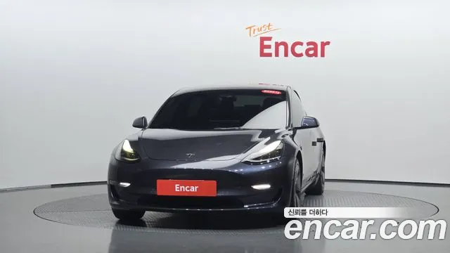 Tesla Model 3 — Фото автомобиля 3