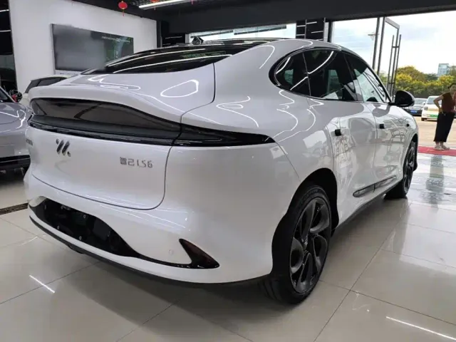 IM Motors LS6 — Фото автомобиля 6