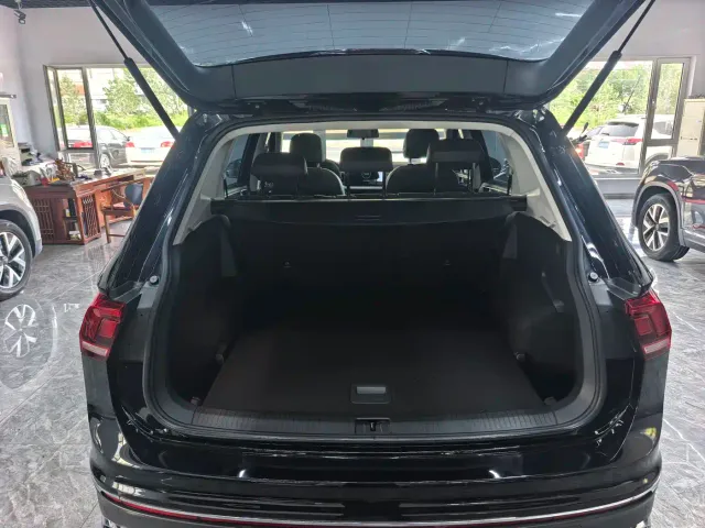 Volkswagen Tiguan L — Фото автомобиля 14