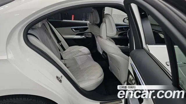 Mercedes-Benz E-Class — Фото автомобиля 12