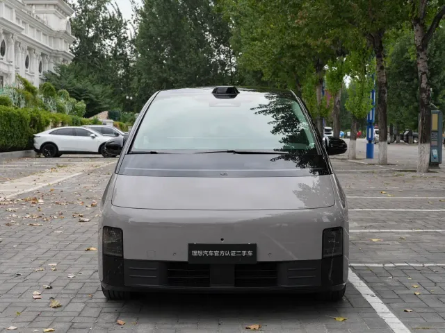 Li Auto MEGA — Фото автомобиля 2