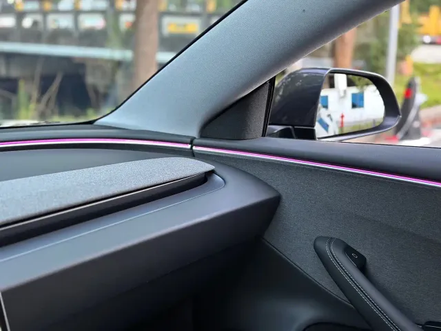 Tesla Model 3 — Фото автомобиля 10