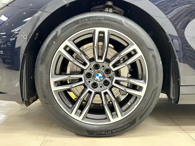 BMW 5 Series — Фото автомобиля 23