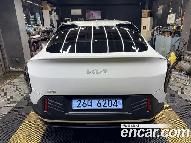 Kia EV4 — Фото автомобиля 3