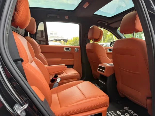 Li Auto L8 — Фото автомобиля 13