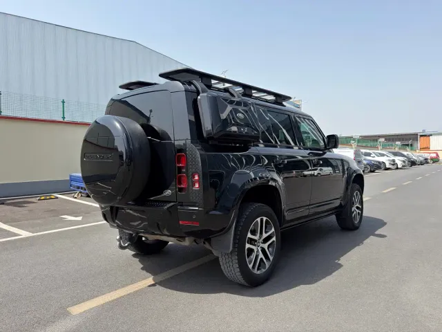 Land Rover Defender — Фото автомобиля 17