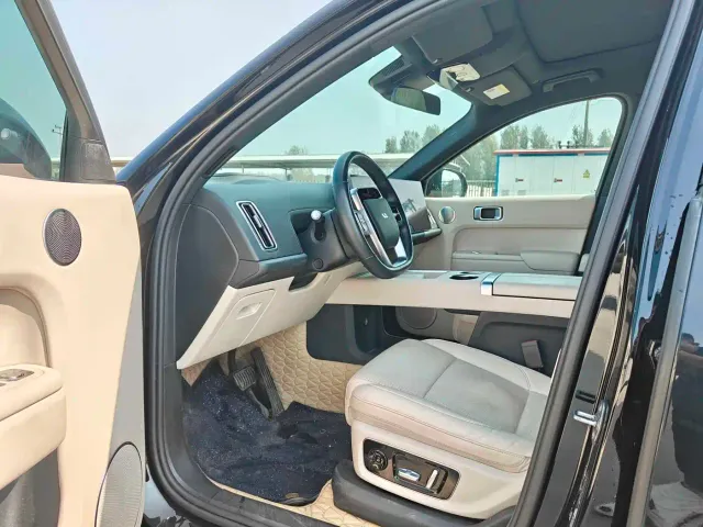 Li Auto L8 — Фото автомобиля 7