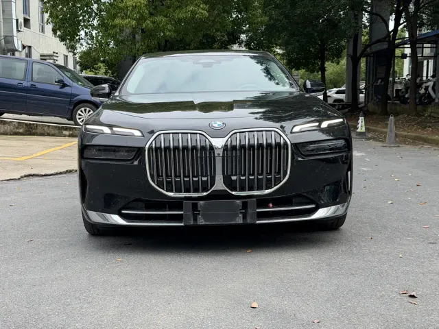 BMW 7 Series — Фото автомобиля 2