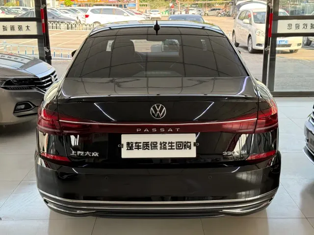 Volkswagen Passat — Фото автомобиля 12