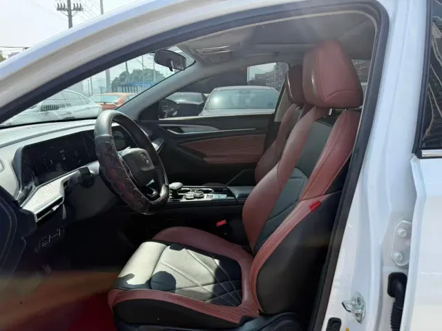 Changan Eado — Фото автомобиля 4