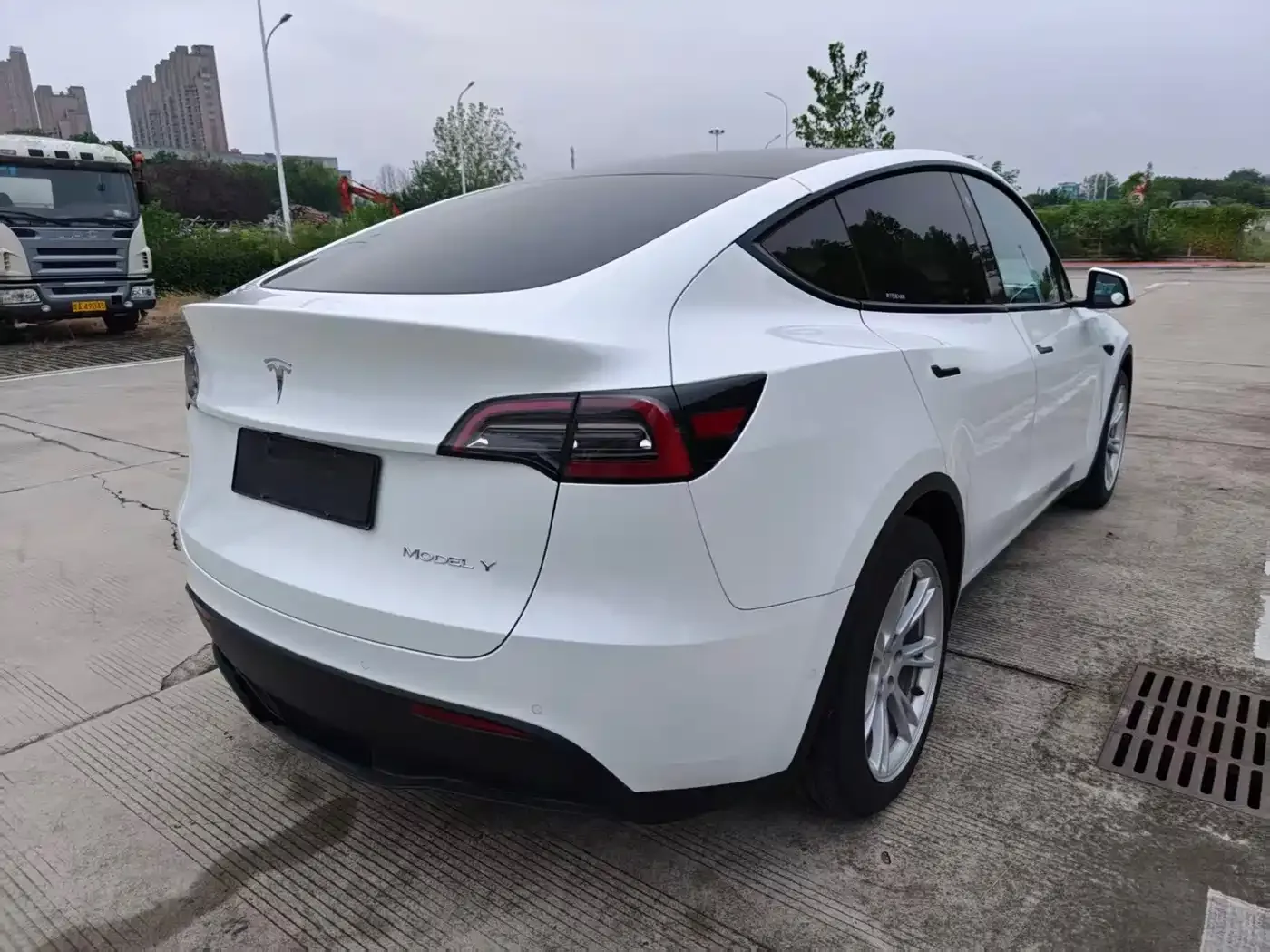 Tesla Model Y 2021 Standard Range Rear-Wheel Drive — Фото автомобиля 7