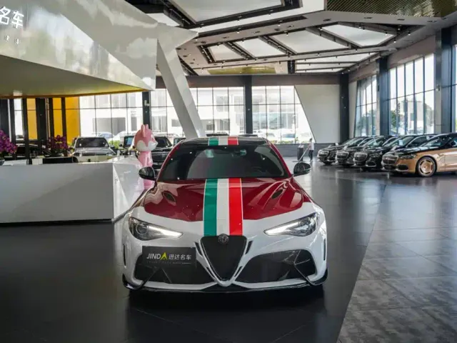 Alfa Romeo Giulia — Фото автомобиля 3