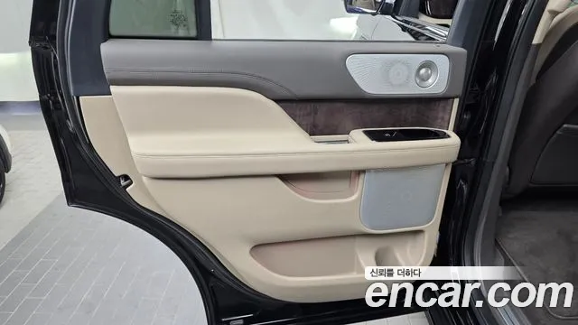 Lincoln Navigator 4th Gen — Фото автомобиля 14