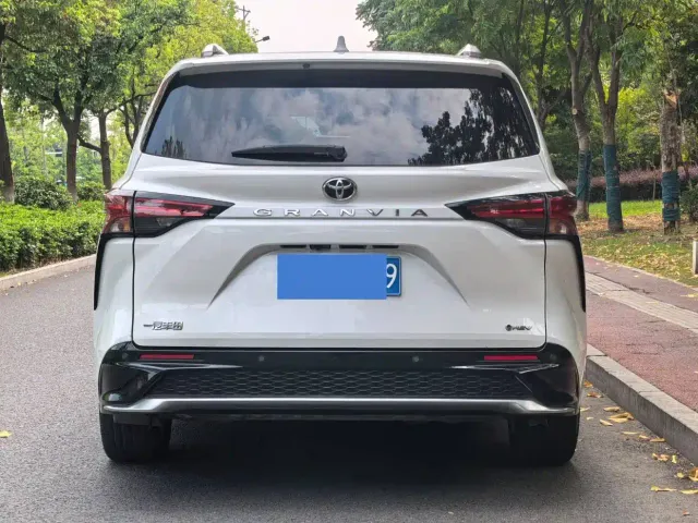 Toyota Granvia — Фото автомобиля 6