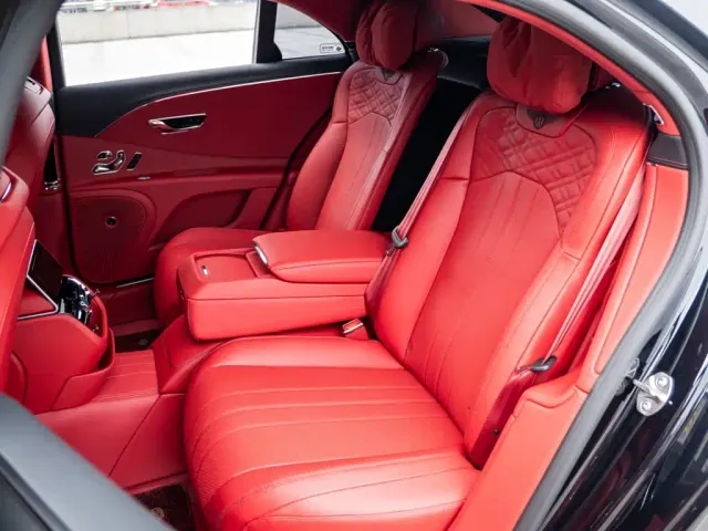 Bentley Flying Spur — Фото автомобиля 10