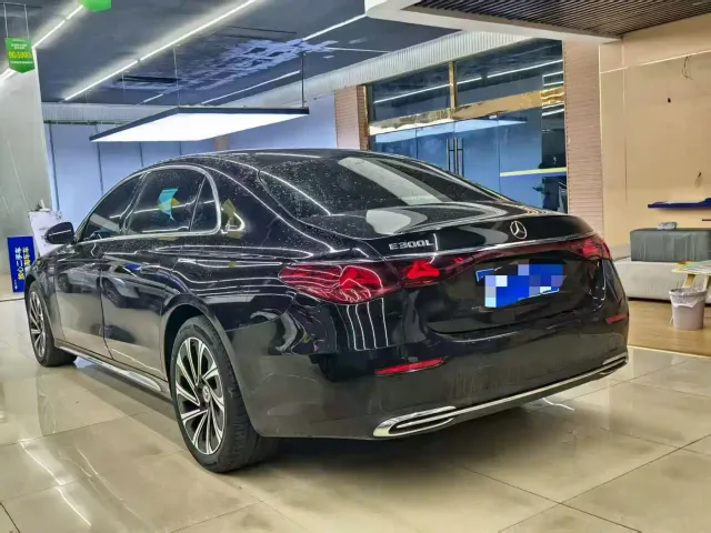 Mercedes-Benz E-Class — Фото автомобиля 7
