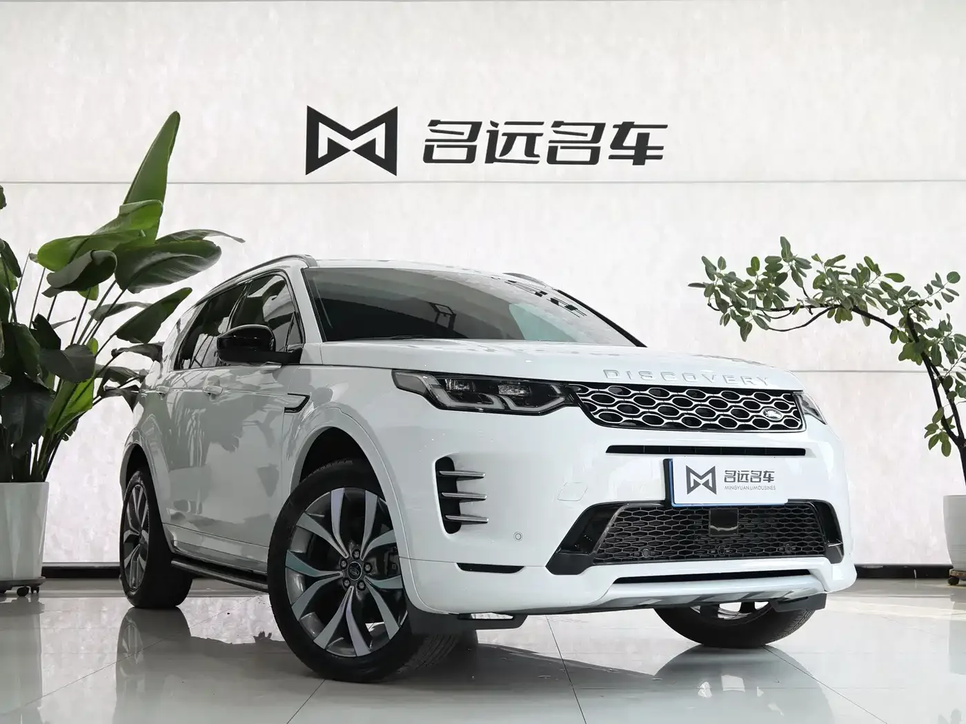 Land Rover Discovery Sport 2025 249PS Performance Tech Edition — Фото автомобиля 3