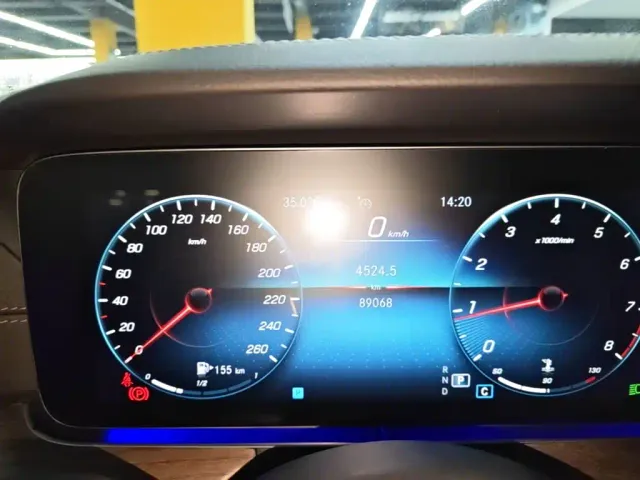 Mercedes-Benz E-Class — Фото автомобиля 11