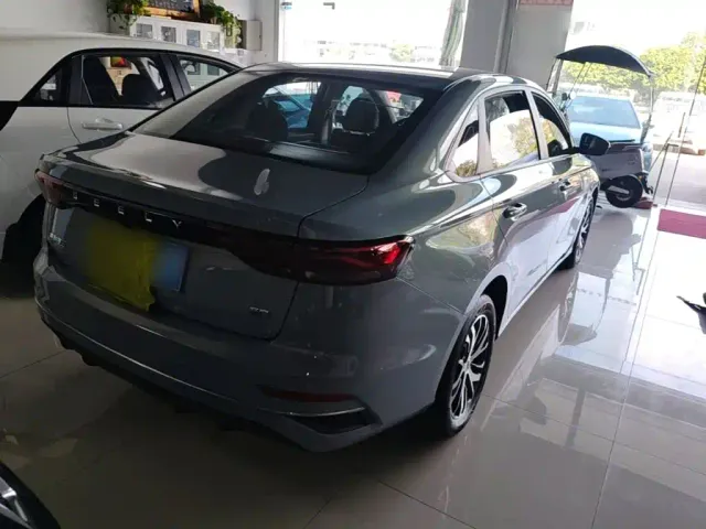 Geely Emgrand — Фото автомобиля 6