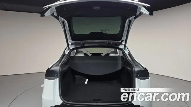 Tesla Model Y — Фото автомобиля 25