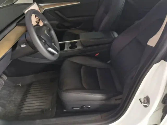 Tesla Model 3 — Фото автомобиля 14