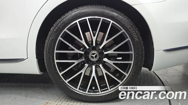 Mercedes-Benz S-Class — Фото автомобиля 16