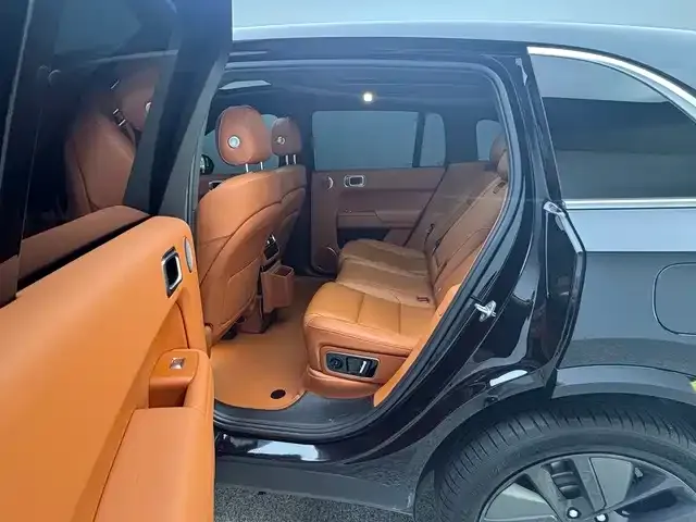 Li Auto L7 — Фото автомобиля 6