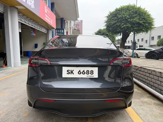 Tesla Model Y — Фото автомобиля 5