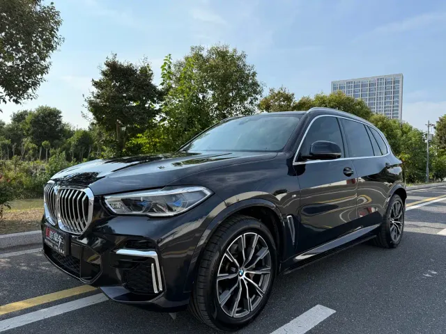 Фотография автомобиля — BMW X5