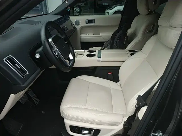 Li Auto L9 — Фото автомобиля 14