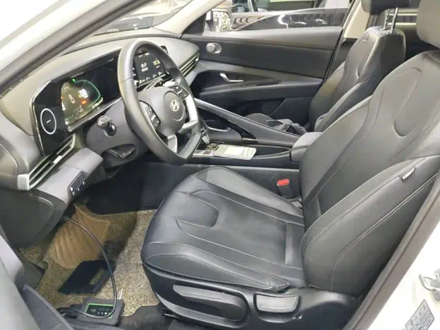 Hyundai Elantra — Фото автомобиля 14