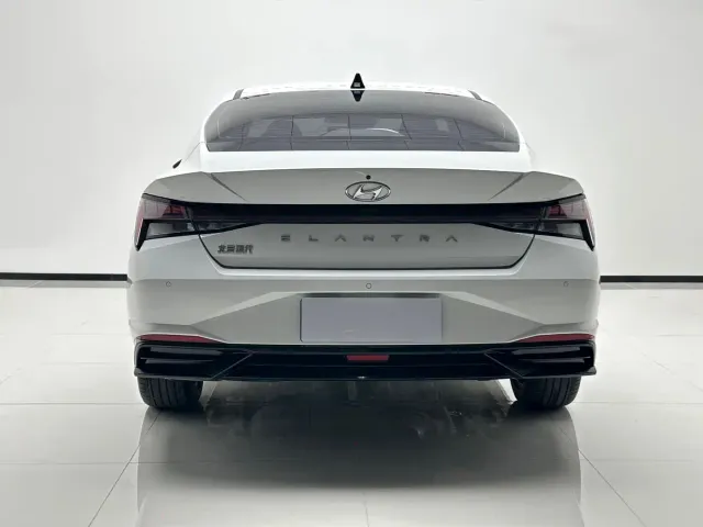 Hyundai Elantra — Фото автомобиля 5