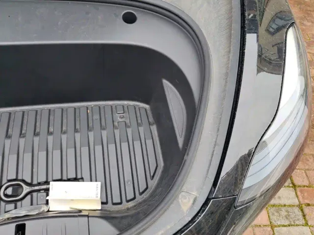 Tesla Model 3 — Фото автомобиля 21