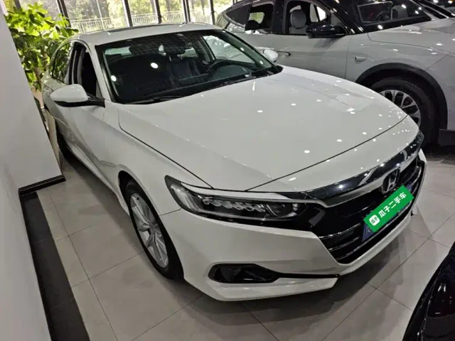 Honda Accord — Фото автомобиля 3