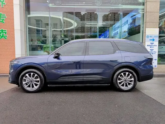 Ford Edge — Фото автомобиля 3