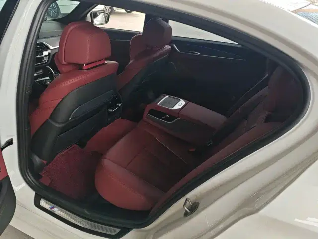 BMW 5 Series — Фото автомобиля 8