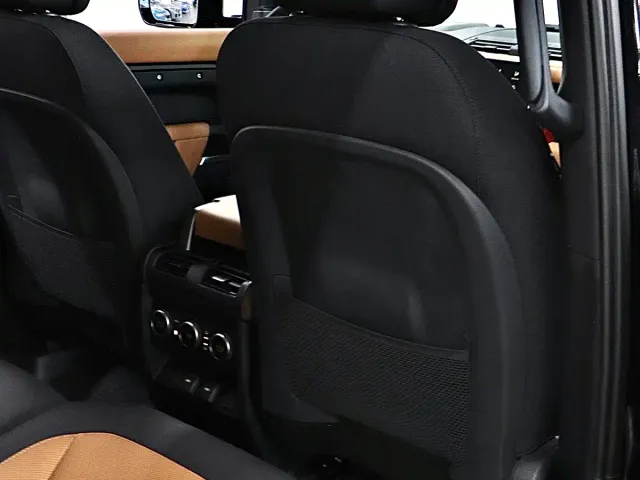 Land Rover Defender — Фото автомобиля 17