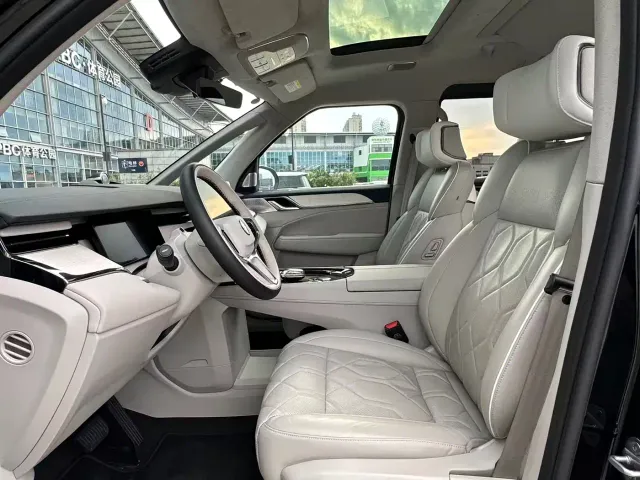 Volvo EM90 — Фото автомобиля 9