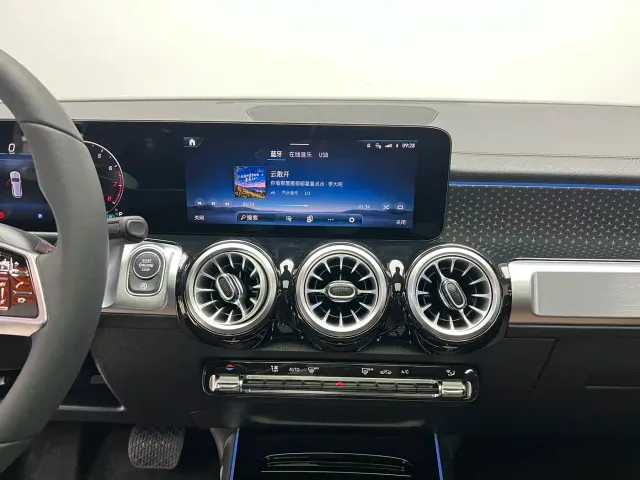 Mercedes-Benz GLB-Class — Фото автомобиля 14