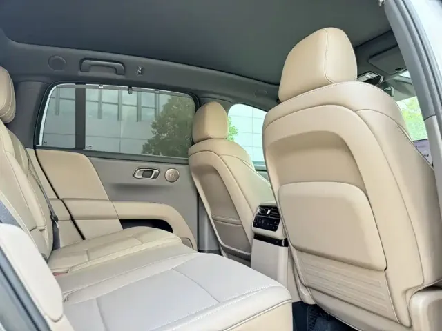 Li Auto Li Auto i6 2025 4WD Base Model — Фото автомобиля 8