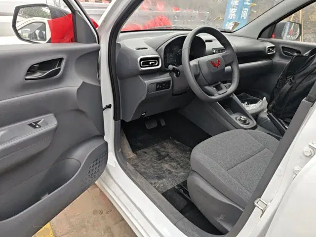 Wuling Hongguang — Фото автомобиля 15
