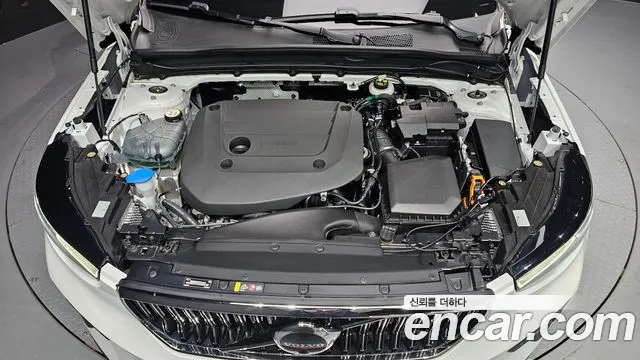 Volvo XC40 — Фото автомобиля 6