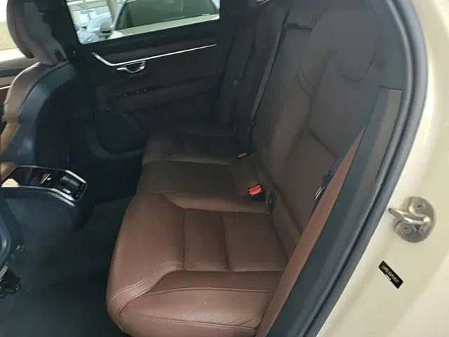 Volvo S90 — Фото автомобиля 12