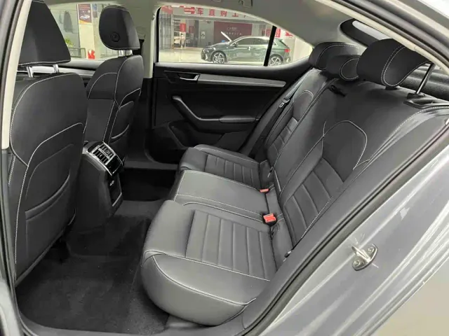 Skoda Superb — Фото автомобиля 19