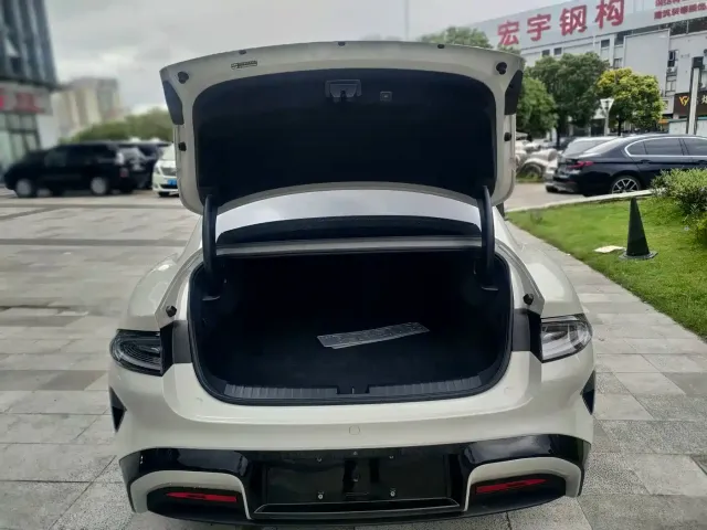 Xiaomi SU7 — Фото автомобиля 27