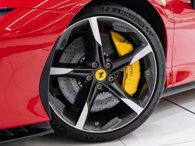 Ferrari SF90 — Фото автомобиля 8