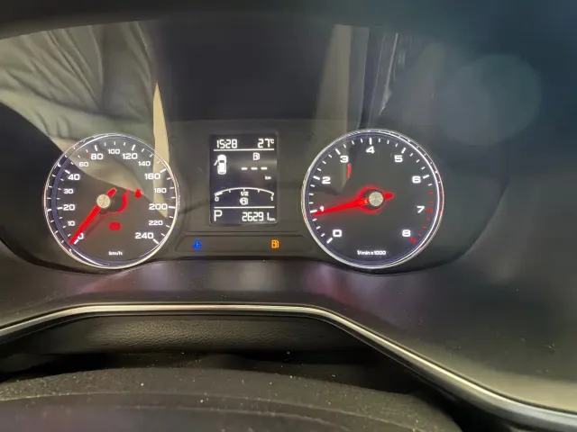 Roewe RX8 — Фото автомобиля 9