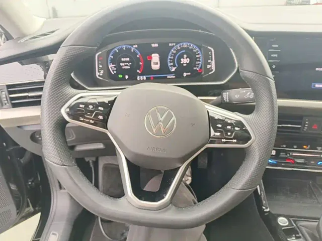 Volkswagen Passat 2023 330TSI Starlight Premium Edition — Фото автомобиля 10