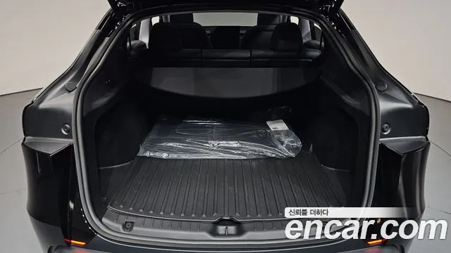 Tesla Model Y — Фото автомобиля 17
