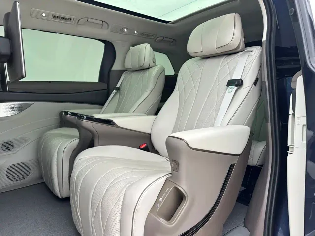 Denza D9 — Фото автомобиля 16